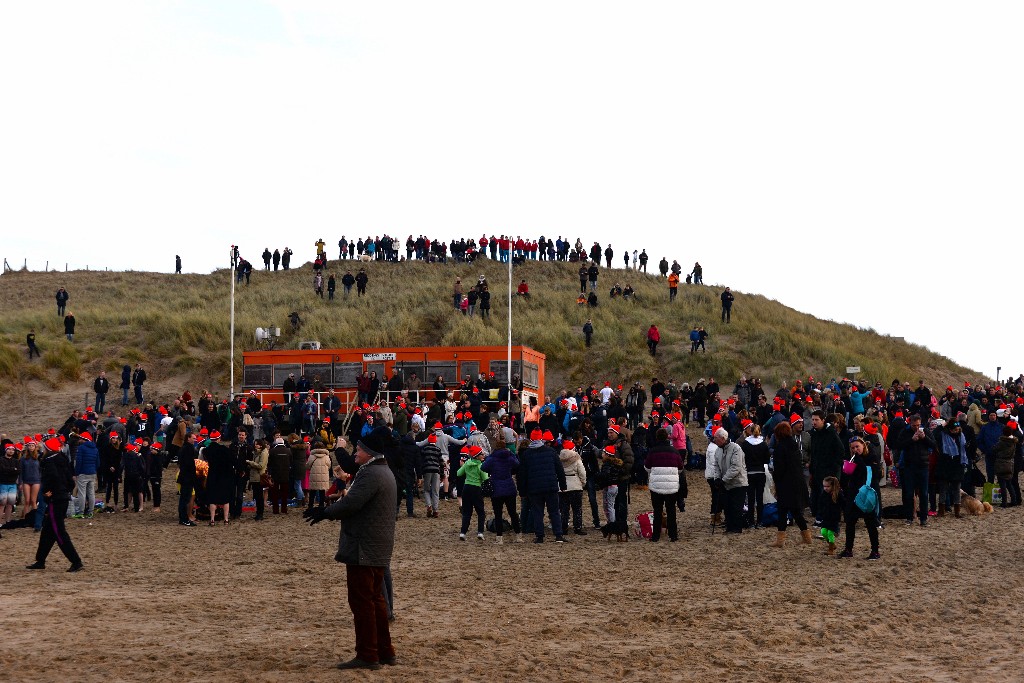 ../Images/Nieuwjaarsduik Nederzandt 2016 001.jpg